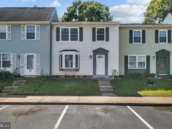 8529 Englewood Ct, Manassas Park, VA 20111