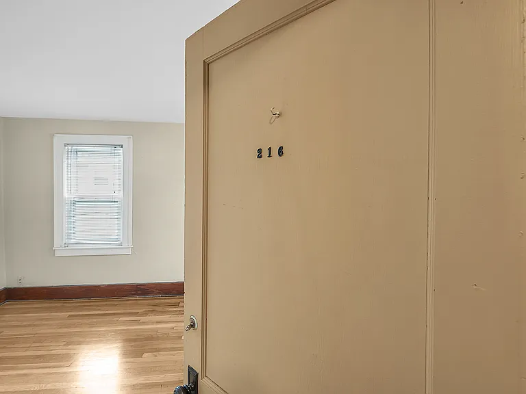214 Virginia Ave #216 — Photo 3