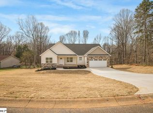 154 Red Globe Ln, Woodruff, SC 29388