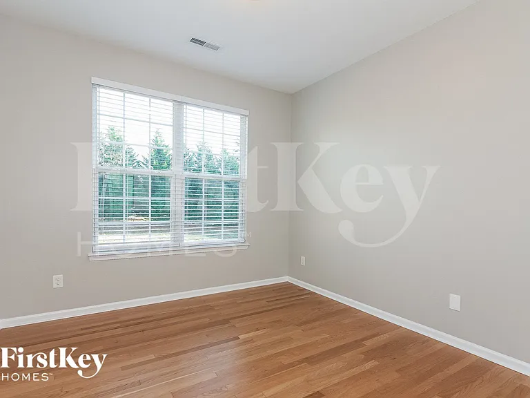 8524 Ridgeline Ln — Photo 11