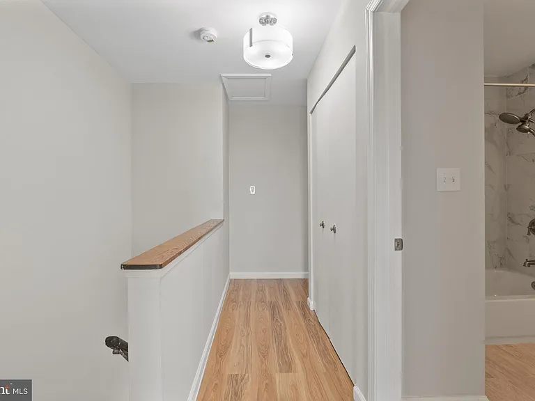 1004 Dartmouth Glen Way — Photo 15