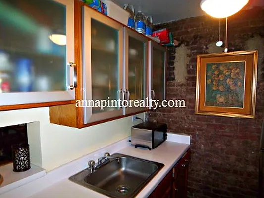 Sold by Anna Pinto Realty | media 10