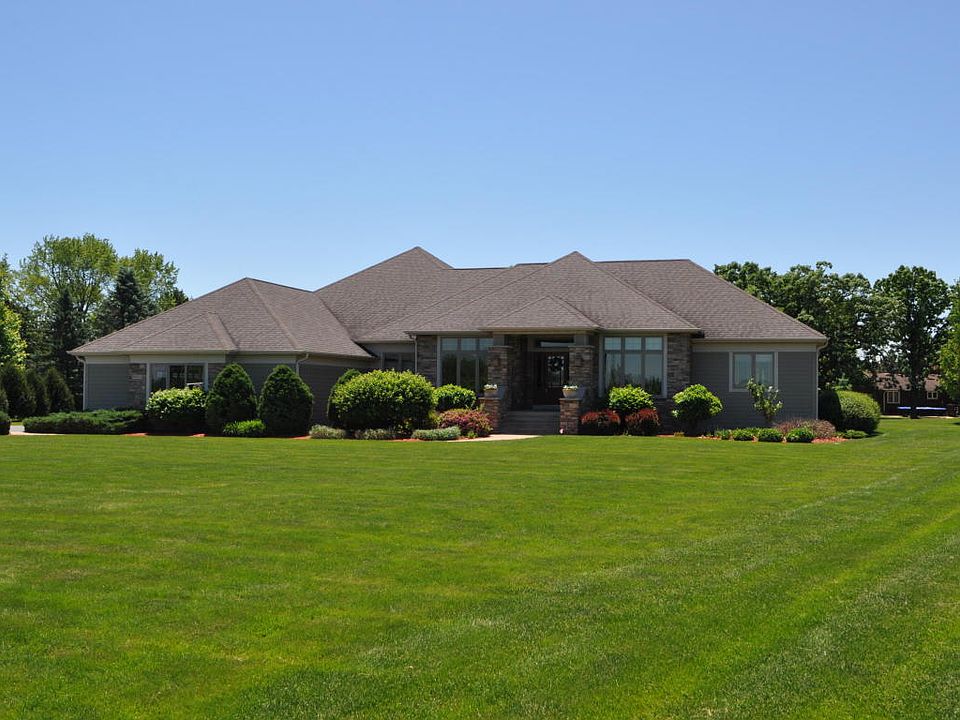 1st image of W4723 Briar Dr