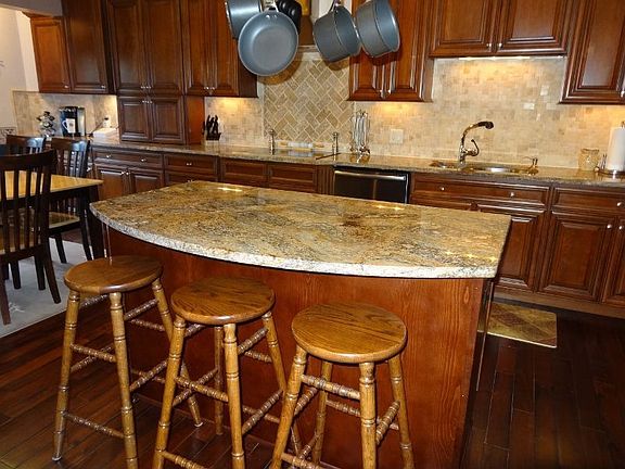 KITCHEN ISLAND