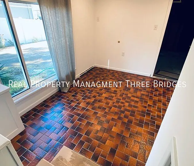 7061 Pernod Ave — Photo 11