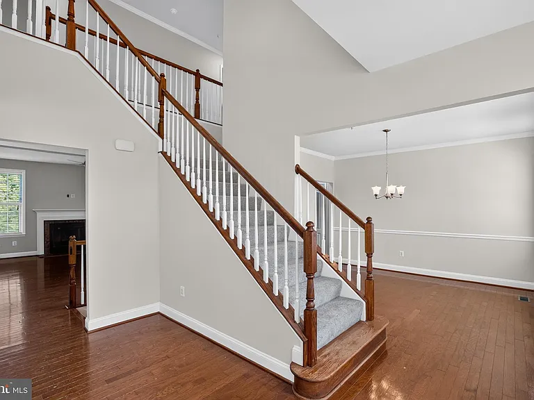 6816 Barlowe Ct — Photo 6