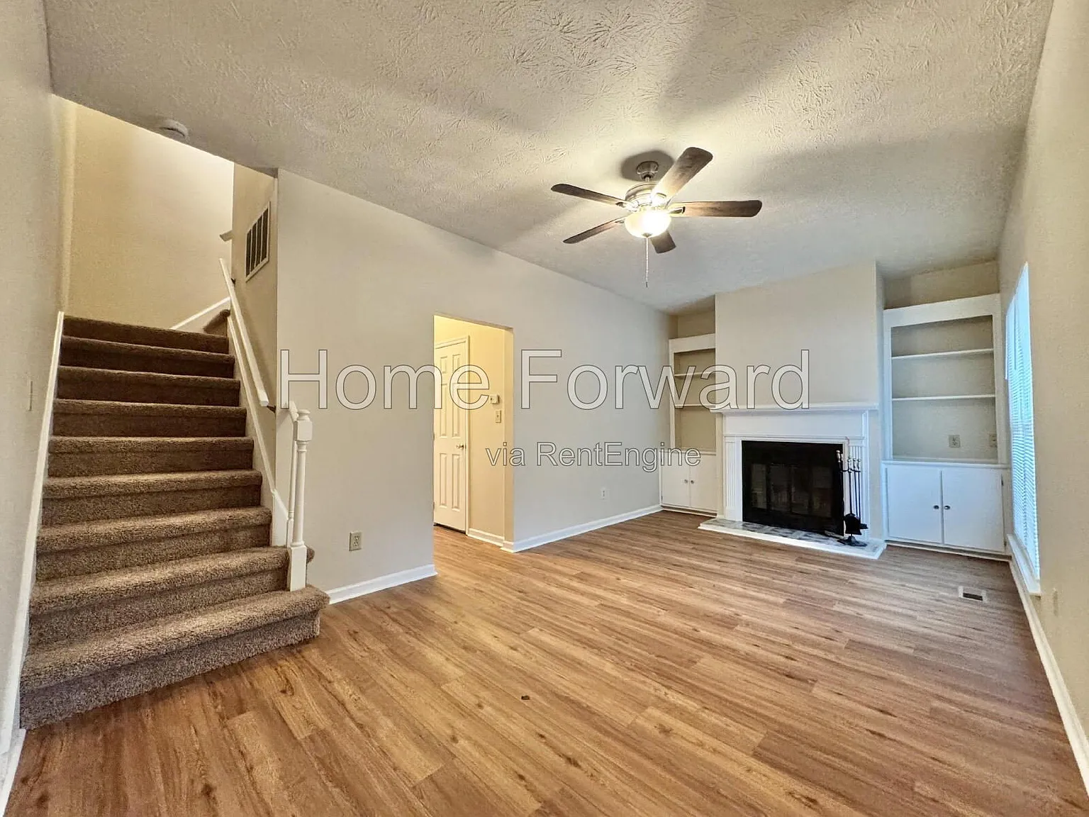 2 bed, 1.5 bath, 1364 sqft, $1,600 — Photo 3