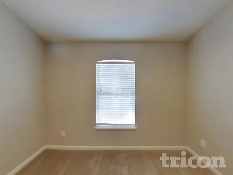 3647 Star Leaf Rd W — Photo 3