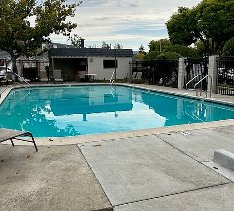 4th image of 990 Ponderosa Ave #C