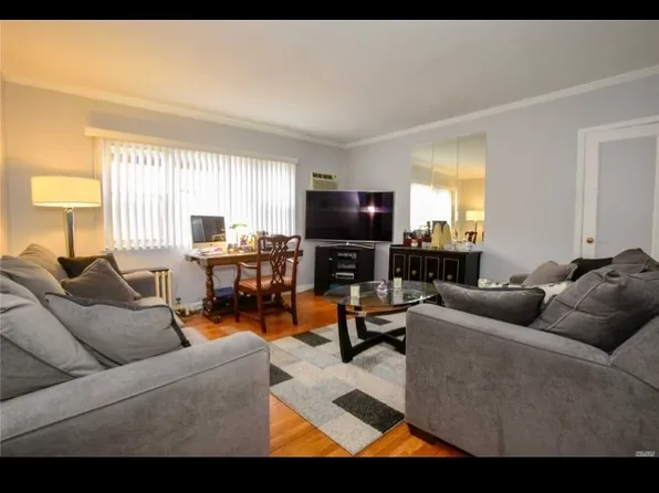 13219 84th St Floor 2, Ozone Park, NY 11417