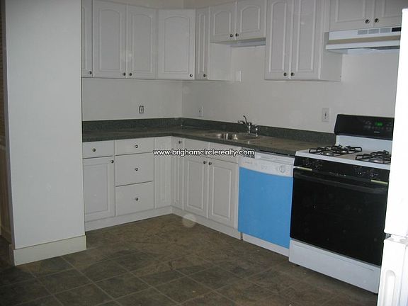 modern eat in kitchen