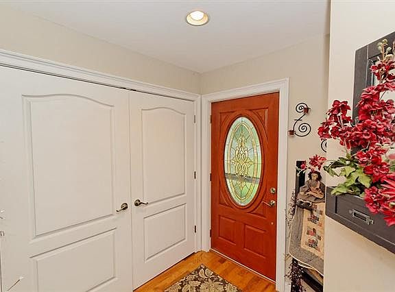 3rd image of 941 Hudson Ave