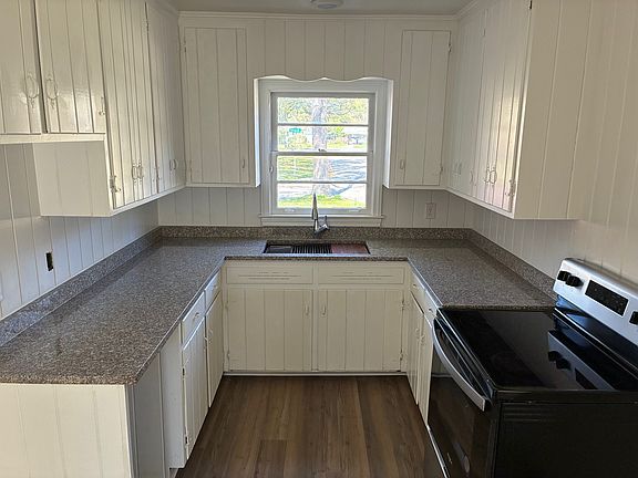 5th image of 2901 S Sherwood Dr