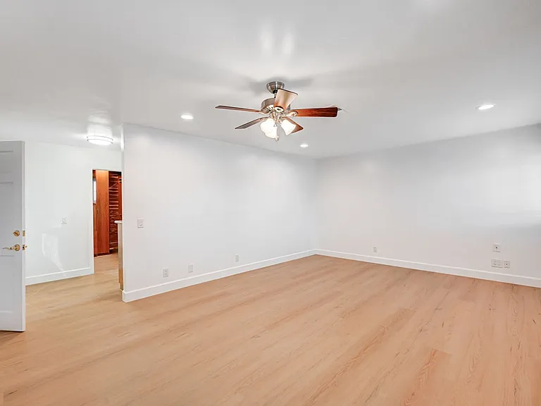 2916 W Oakey Blvd — Photo 11