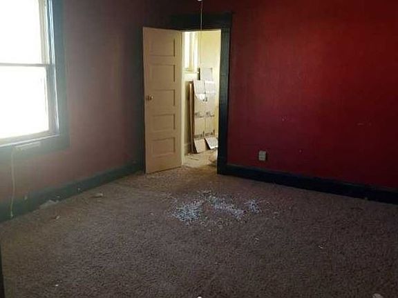 3rd image of 501 Ross Ave