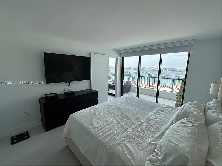 555 NE 15th St #10I — Photo 11