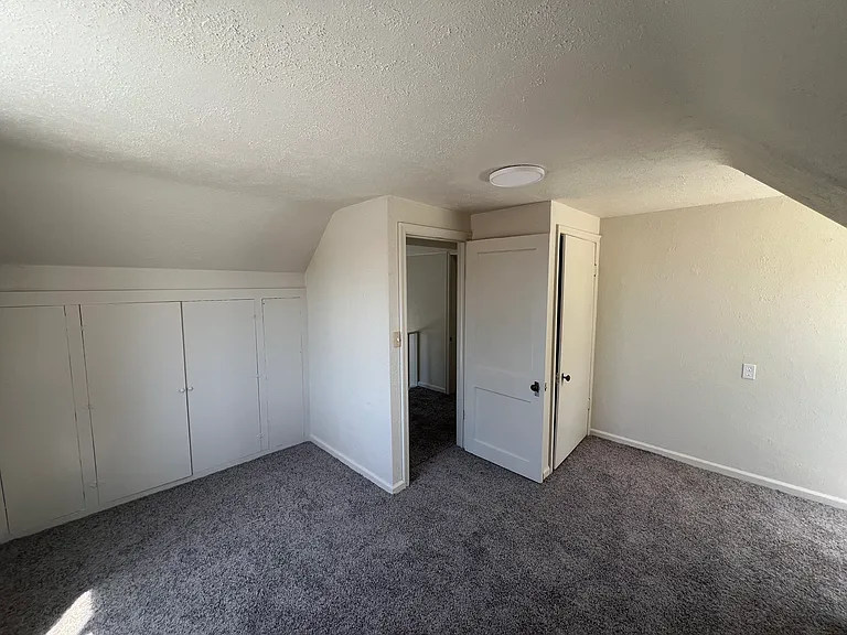 575 W Ash St — Photo 14