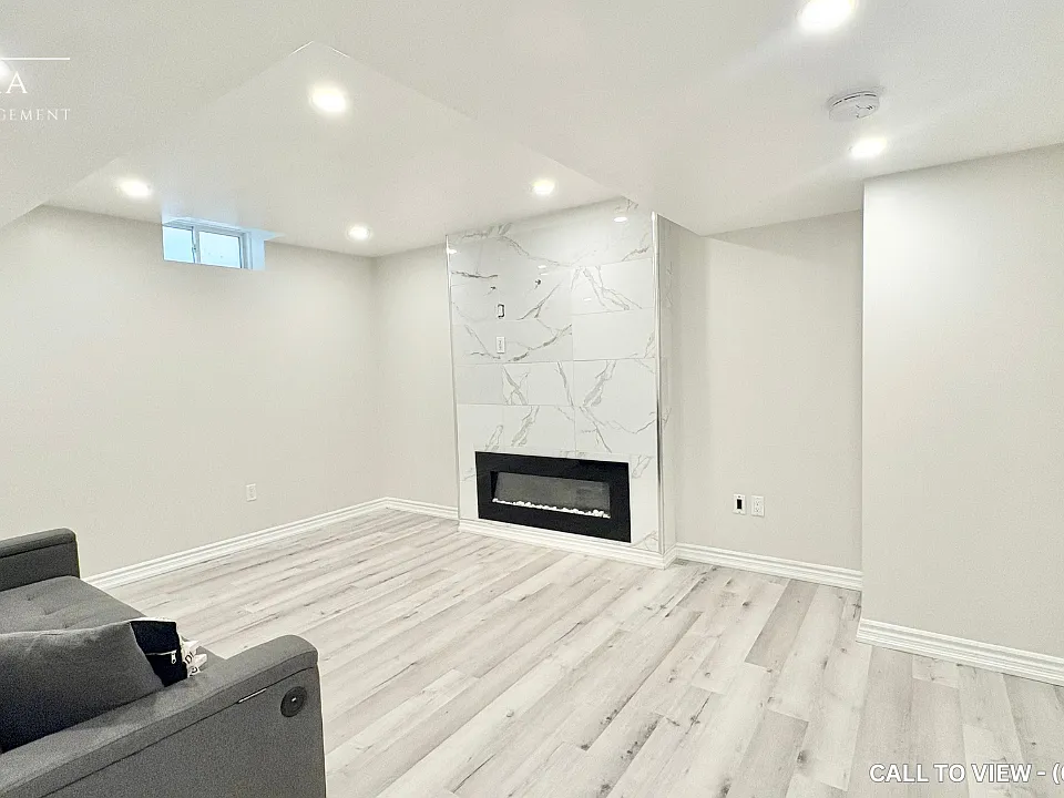 238 Crombie St #2