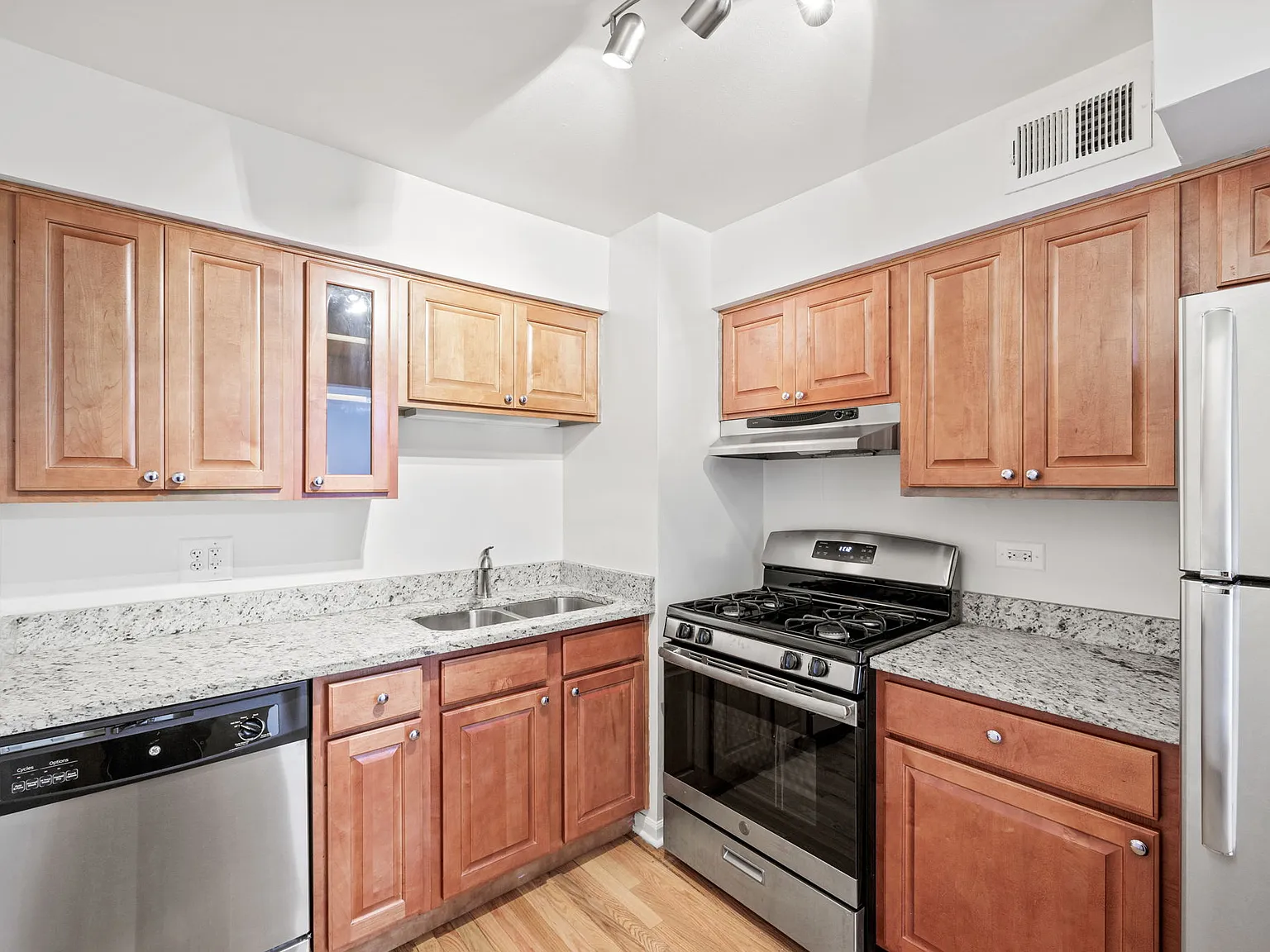 The Promenade Apartments — Photo 4