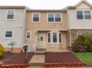 308 Wayne Ct, Holland, PA
