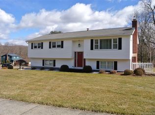 28 Raelin Rd, Hamden, CT 06514