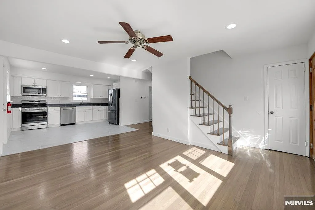 4 bed, $4,650 — Photo 4