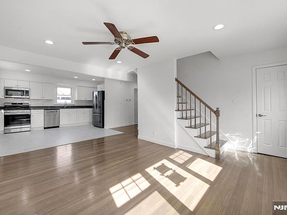 4th image of 380-388 Grand Ave