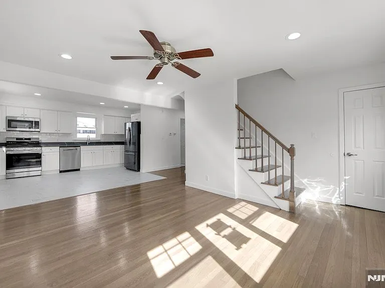 380-388 Grand Ave — Photo 4