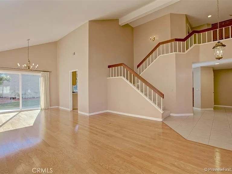 12 Woodlawn — Photo 8