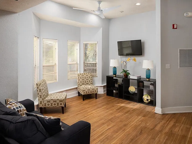 Harbour Pointe Apartment Homes — Photo 15