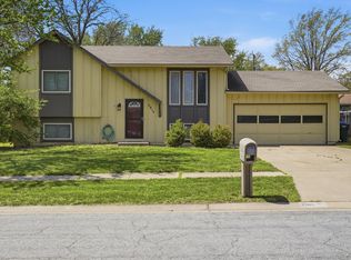 2819 SW Engler Ct, Topeka, KS 66614