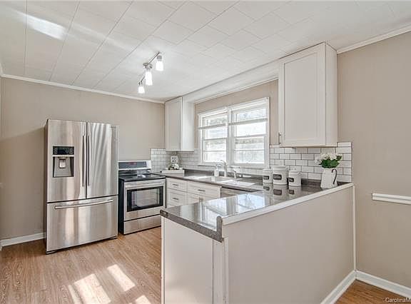 2nd image of 305 Forestway Dr #J