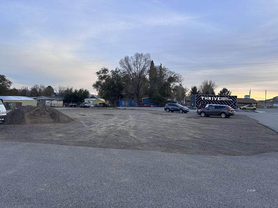 2nd image of Royal Dr