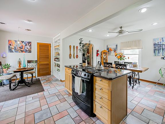 4th image of 2751 Marlington Rd
