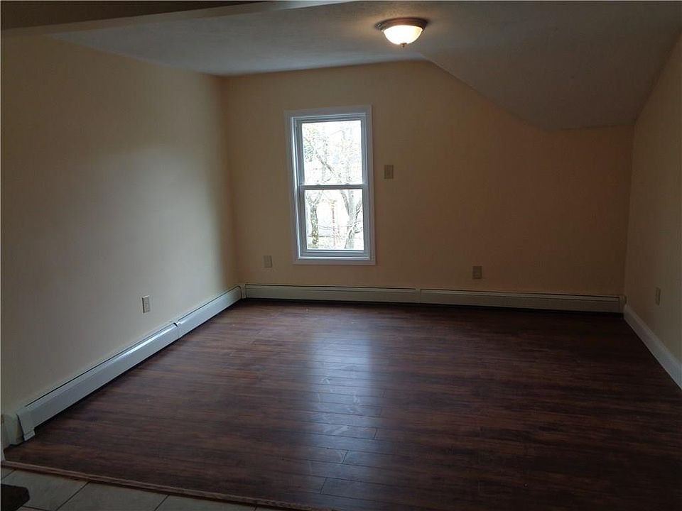 2nd image of 12 Oak St