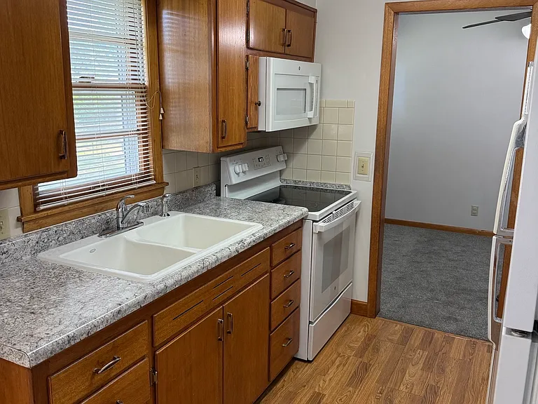 620 N Redbarn Ln — Photo 5