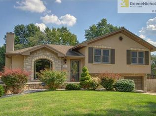 8405 Santa Fe Ln, Overland Park, KS 66212