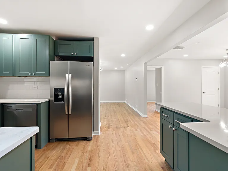 11920 S 74th Ave — Photo 16