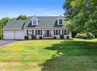 12 Canterbury Ln, Windsor, CT 06095