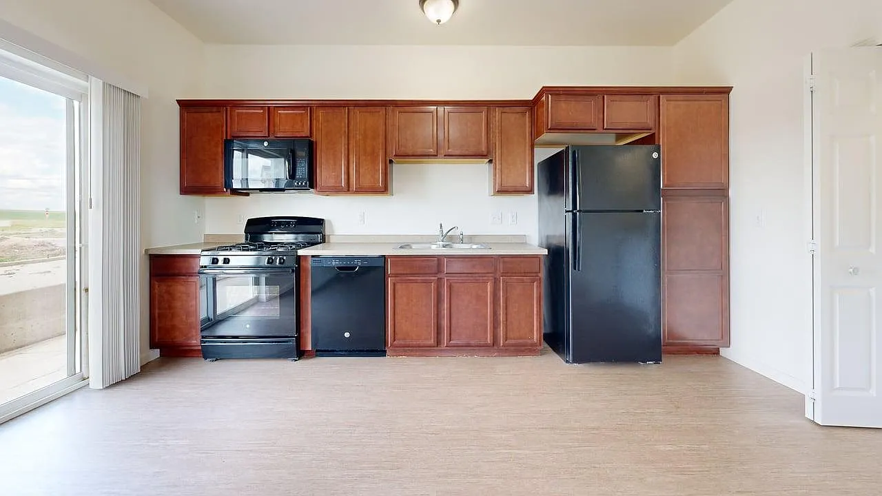 Stanley Point Townhomes — Photo 2