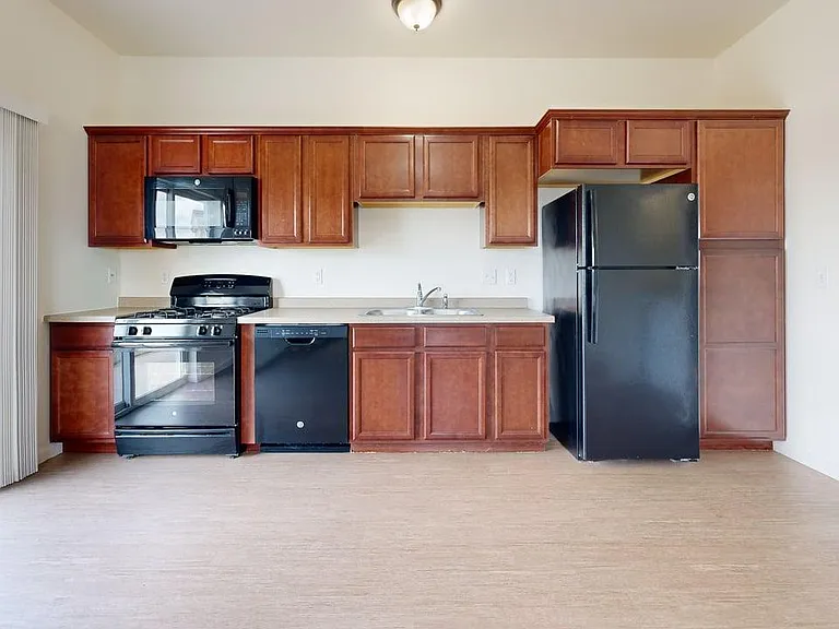 Stanley Point Townhomes — Photo 2