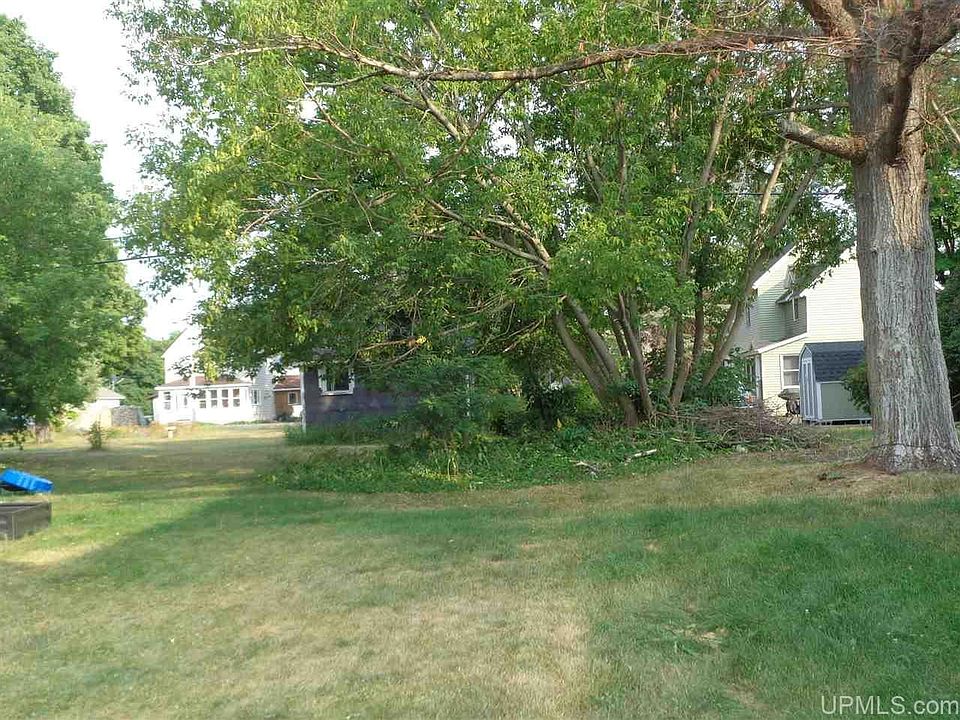 2nd image of 23233 Dogwood Ave