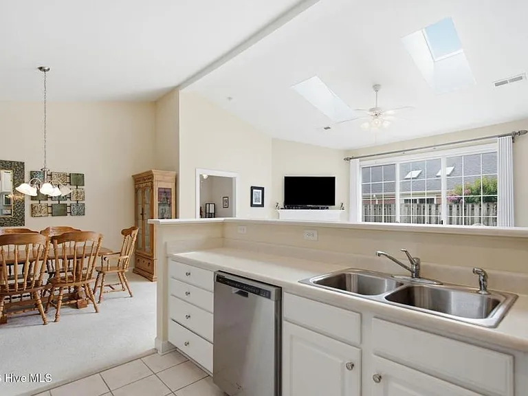 5006 Carleton Dr #113 — Photo 13