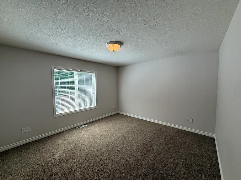 1356 Trent Ave N — Photo 19