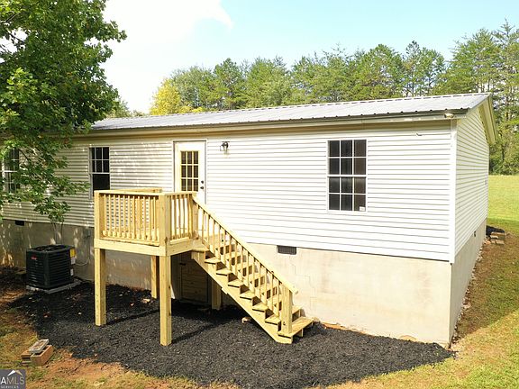 3rd image of 2050 Buckhorn Rd