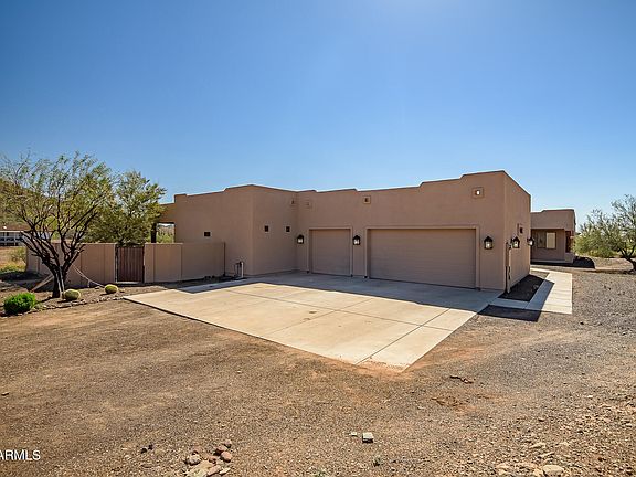 3rd image of 1121 E SADDLE MOUNTAIN Road