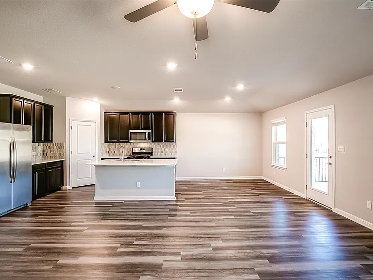 1601 Longhorn Ranch Dr — Photo 8