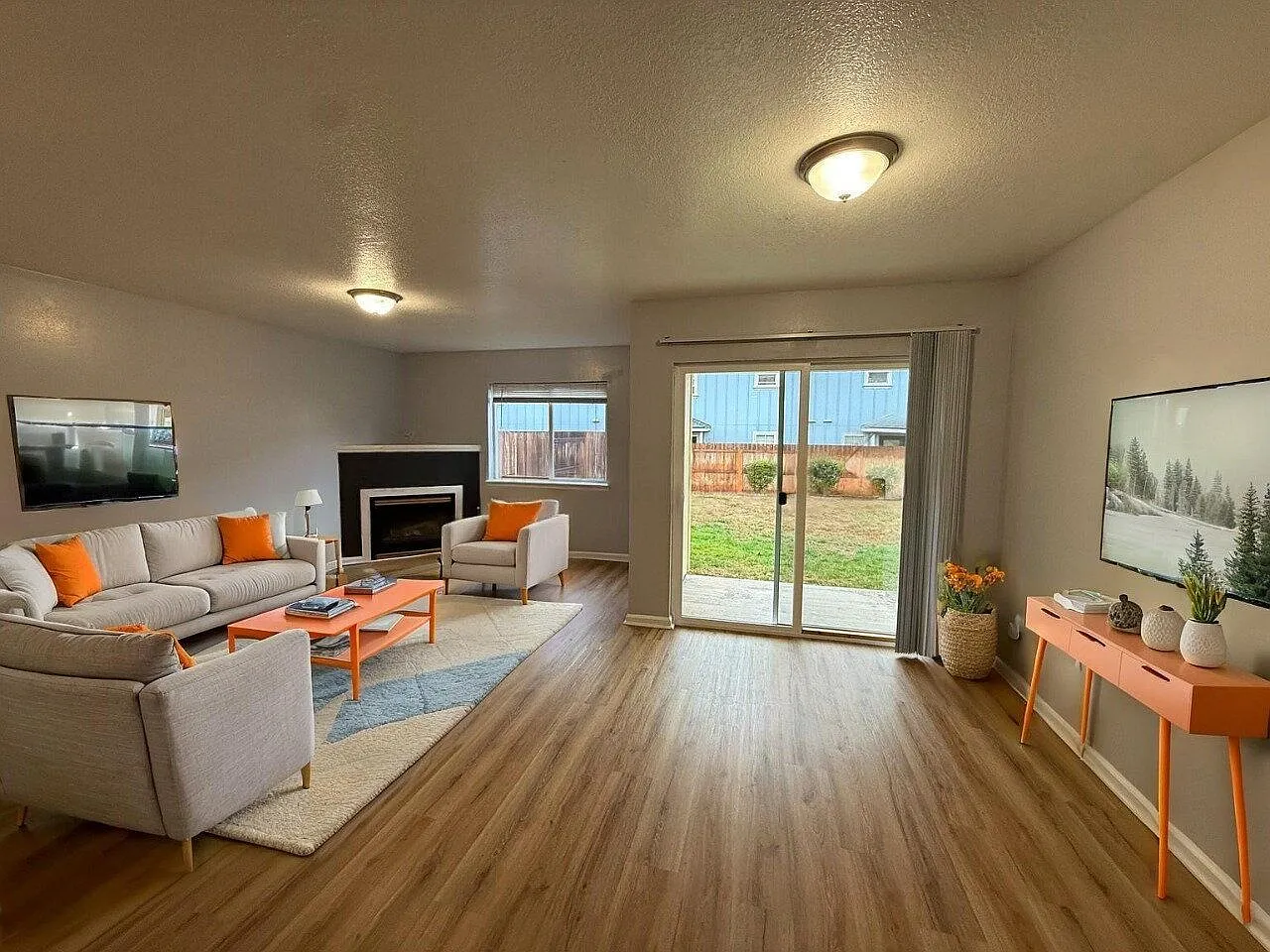 3 bed, 2.0 bath, 1258 sqft, $2,200 — Photo 1