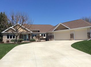 1900 Orchard Blossom Dr, Appleton, WI 54915