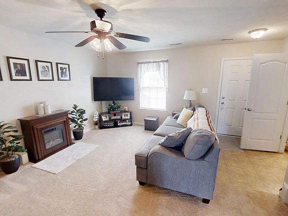 4th image of 21 Stafford Cir